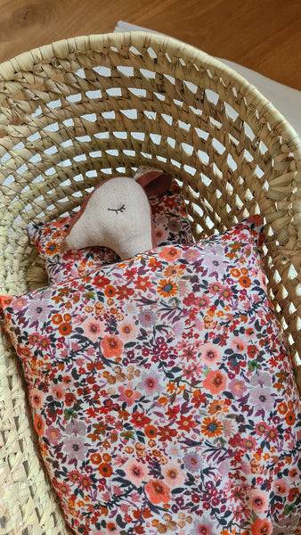 Set Puppenbett mit Bettwäsche
